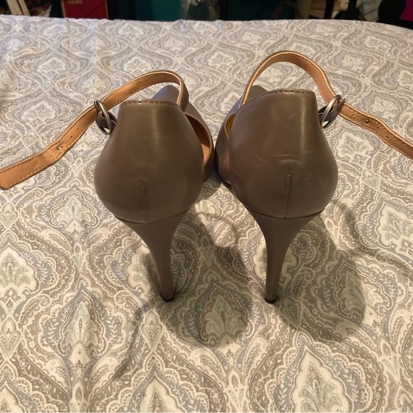 Halston Heritage Leather Grey Pumps - Picture 6 of 11